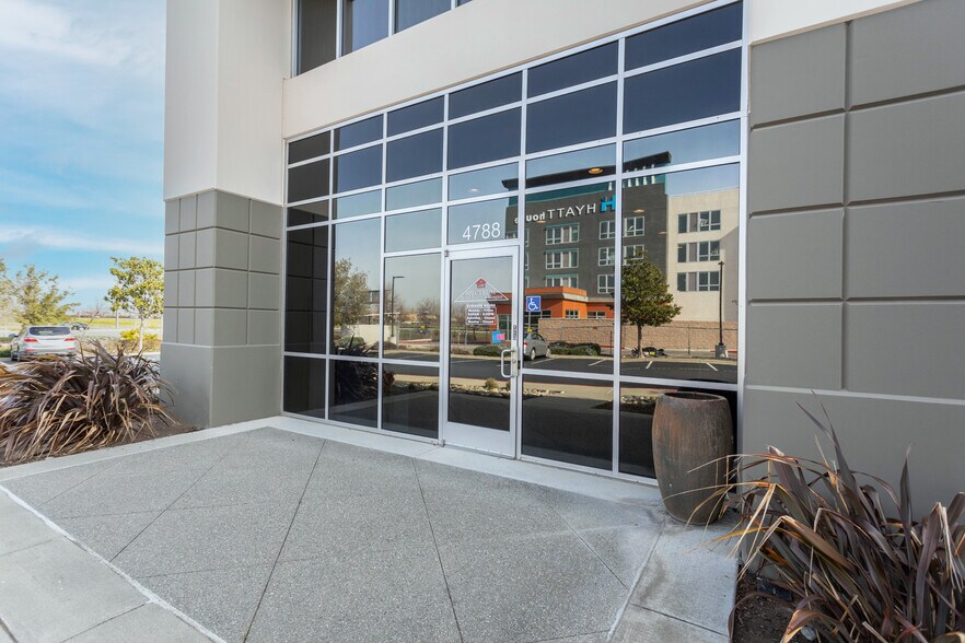 More Photos Of 4750-4794 Duckhorn Dr, Sacramento Research And Development For Lease