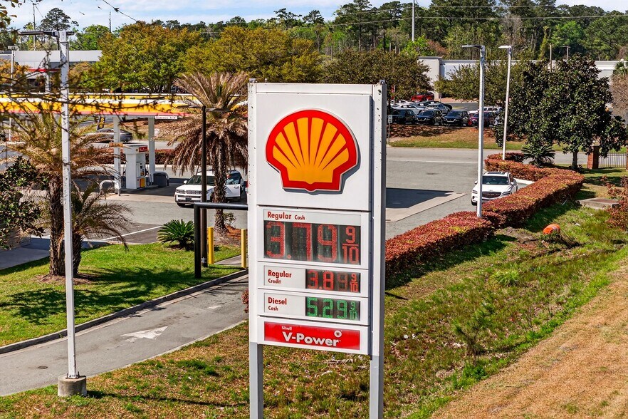 More Photos Of 4 Park Of Commerce Way, Savannah Convenience Store For Sale