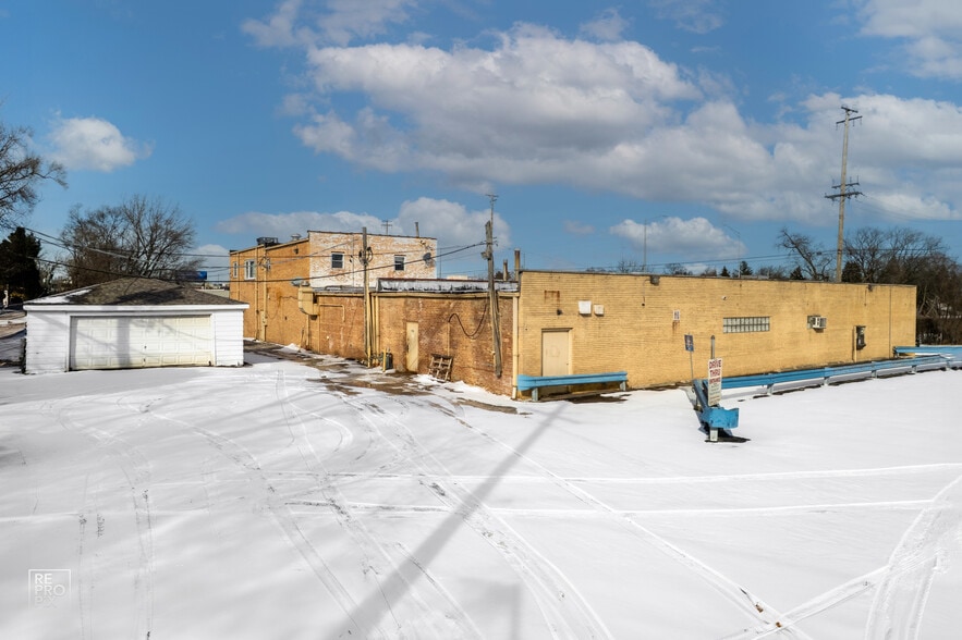 More Photos Of 1720-1724 N Rand Rd, Palatine Freestanding For Sale