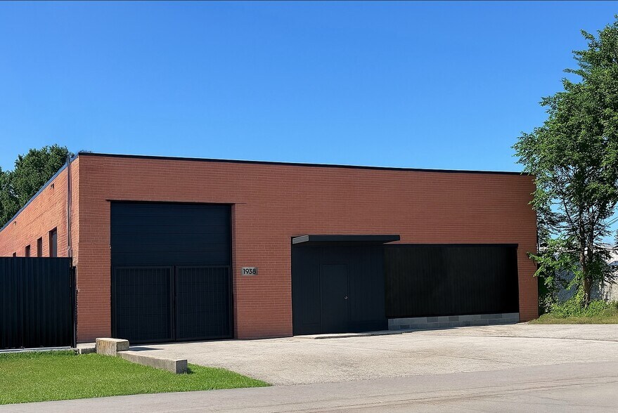 Primary Photo Of 1938 Singleton Blvd, Dallas Light Distribution For Lease