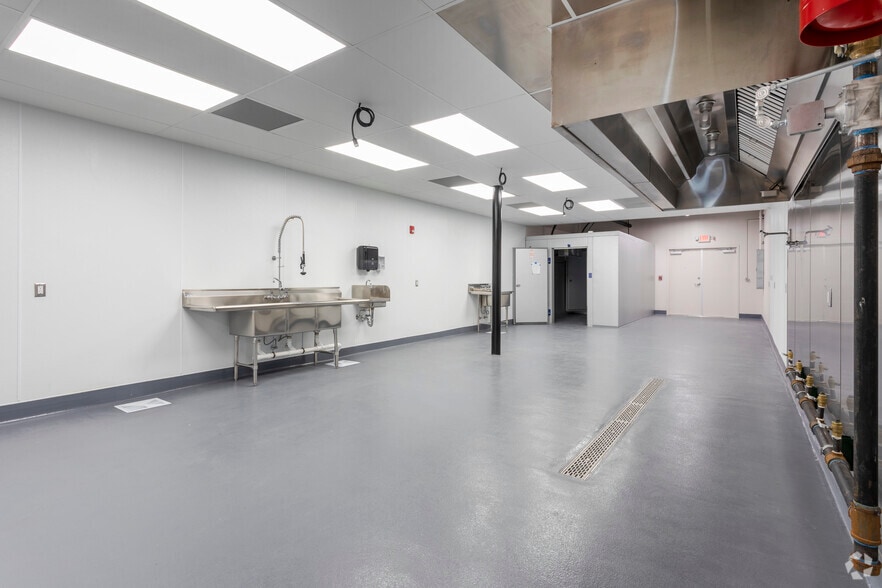 More Photos Of 3783 Presidential Pky, Atlanta Restaurant For Lease