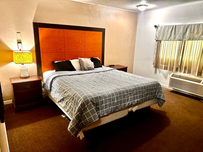 More Photos Of 22980 141st Dr, Bouton Hotel For Sale