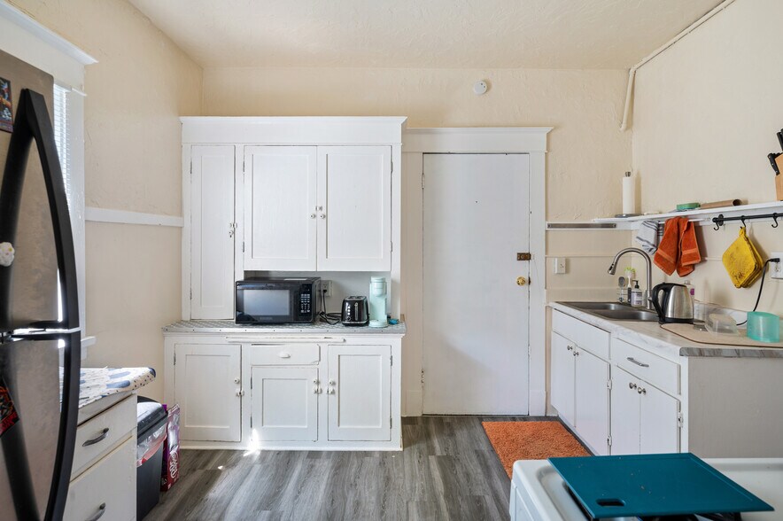 More Photos Of 800-810 Harrison St, Seattle Apartments For Sale