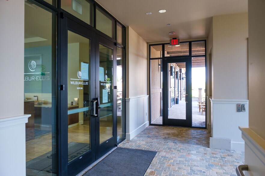 More Photos Of 2001 SE Columbia River Dr, Vancouver Office For Lease