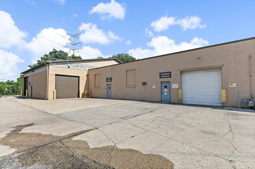 More Photos Of 303 Elgin Ave, Elgin Industrial For Sale
