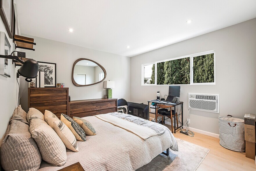 More Photos Of 1015 N Vista St, West Hollywood Apartments For Sale