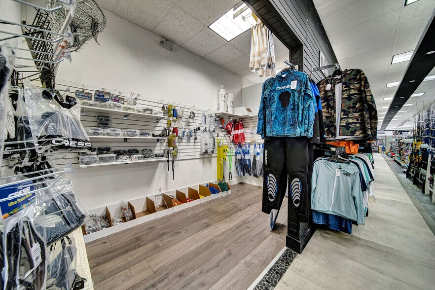 More Photos Of 14951 S Dixie Hwy, Palmetto Bay Freestanding For Lease