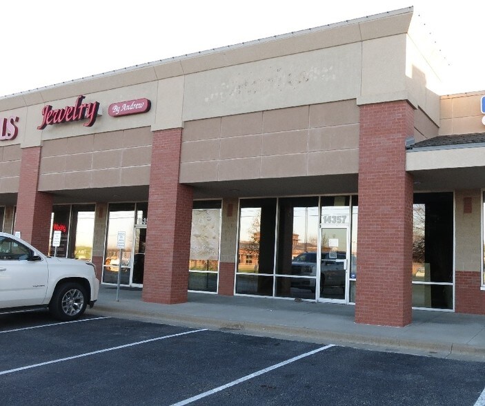 More Photos Of 14319-14391 Metcalf Ave, Overland Park Freestanding For Lease
