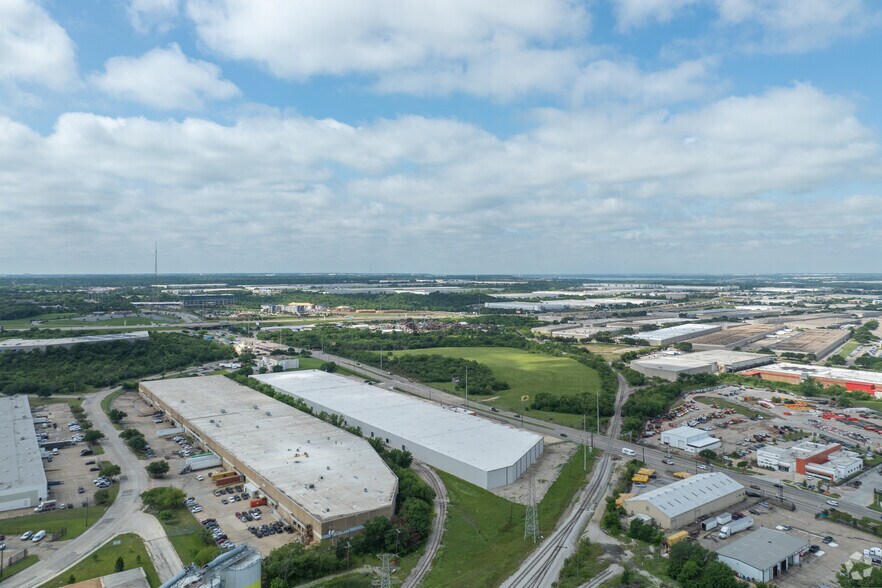 Primary Photo Of 2424 N Westmoreland Rd, Dallas Manufacturing For Sale