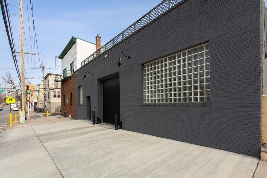 More Photos Of 910 Grand Ave, North Bergen Warehouse For Lease