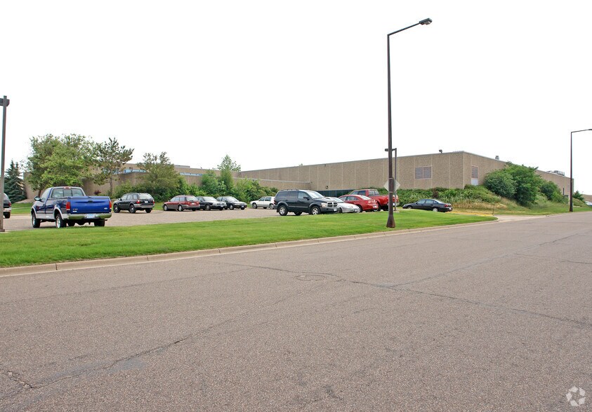 More Photos Of 1280 Energy Park Dr, Saint Paul Flex For Lease