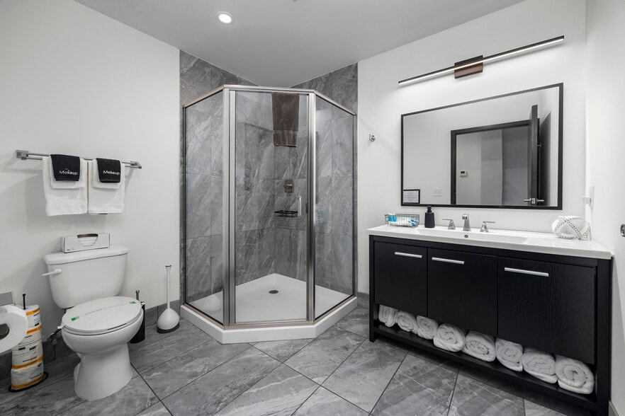 More Photos Of 419 E Market St, Sandusky Hotel For Sale