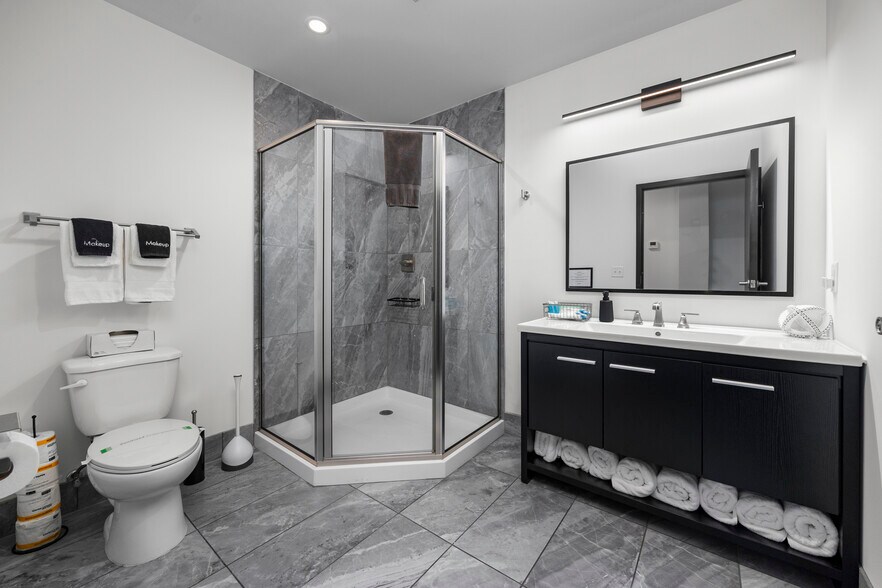 More Photos Of 419 E Market St, Sandusky Hotel For Sale