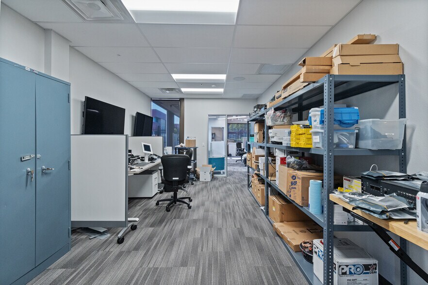 More Photos Of 2410 W Royal Palm Rd, Phoenix Light Manufacturing For Sale