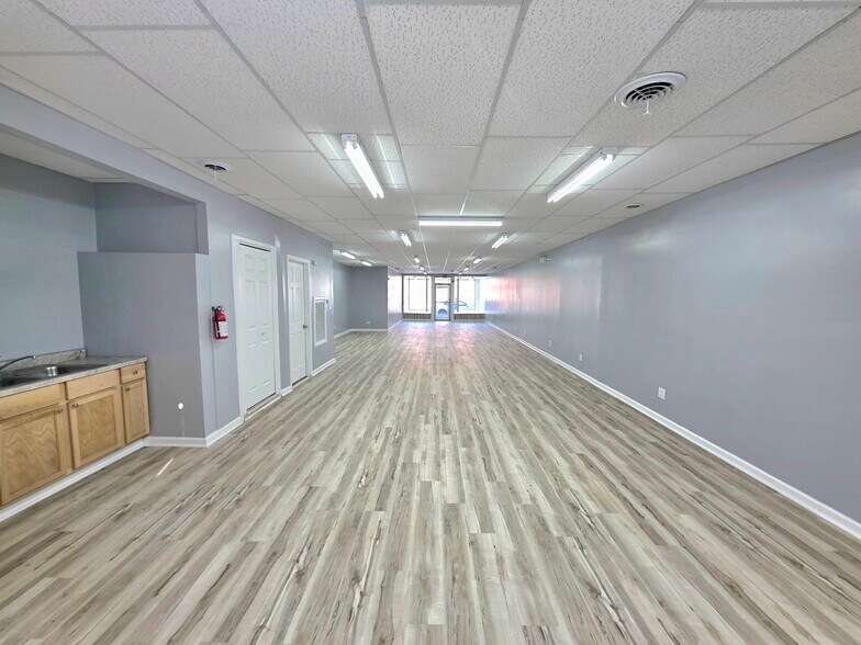 More Photos Of 3123 W 63rd St, Chicago Storefront Retail Residential For Lease