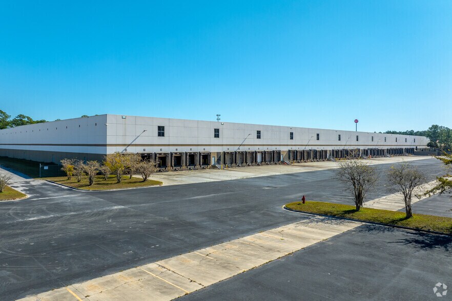 More Photos Of 3660 Deerpark Blvd S, Elkton Distribution For Lease
