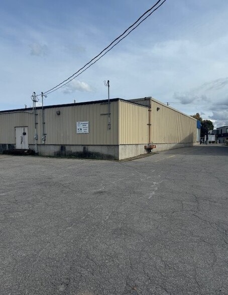 More Photos Of 145-149 Boul Saint-Jean-Baptiste, Châteauguay Storefront Retail Office For Lease