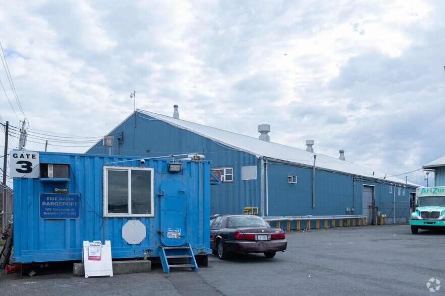 More Photos Of 700 Columbia St, Brooklyn Warehouse For Lease