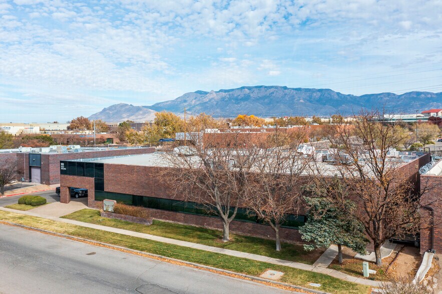 More Photos Of 5550 Midway Park Pl NE, Albuquerque Office For Lease