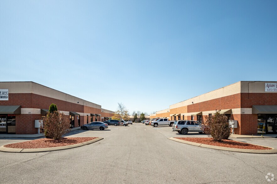 More Photos Of 131 Weakley Ln, Smyrna Flex For Lease