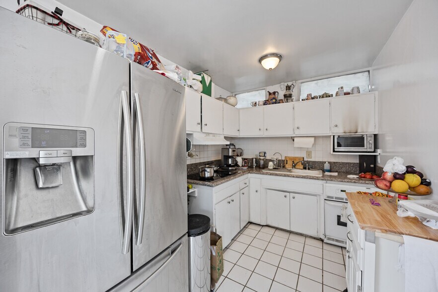 More Photos Of 3750 Midvale Ave, Los Angeles Apartments For Sale