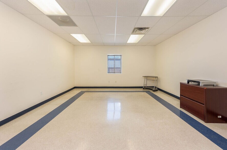 More Photos Of 2948 I-70 Business Loop, Grand Junction Warehouse For Lease