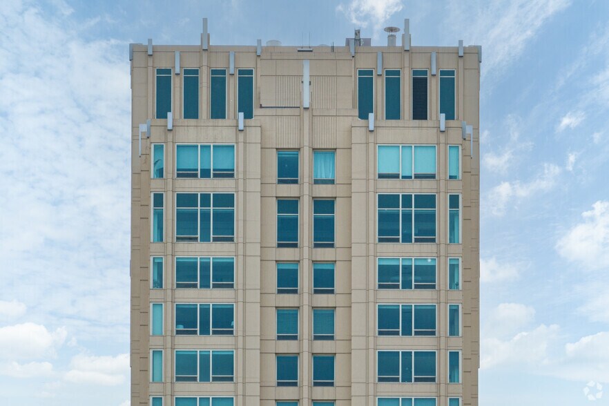 More Photos Of 33 W Ontario St, Chicago Apartments For Sale
