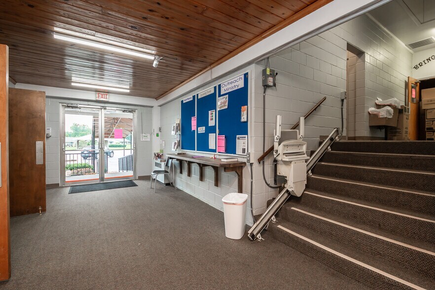 More Photos Of 733 Country Club Dr, Xenia Religious Facility For Sale