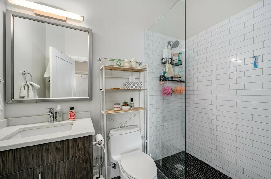 More Photos Of 1756 W North Ave, Chicago Apartments For Sale