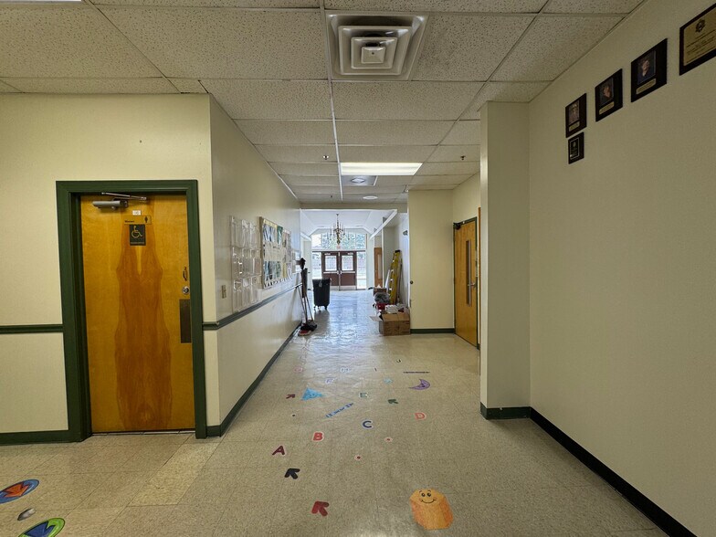 More Photos Of 742 W Greenwood Ave, Waukegan Office For Sale