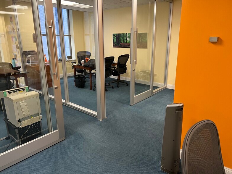 More Photos Of 211 W Wacker Dr, Chicago Office For Lease