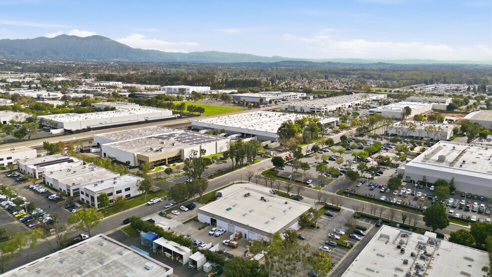 More Photos Of 8 Holland, Irvine Warehouse For Lease