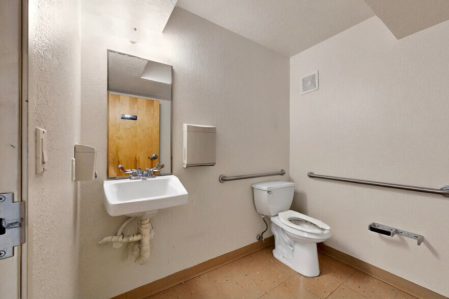 More Photos Of 7900 Lorraine Ct NE, Albuquerque Industrial For Sale