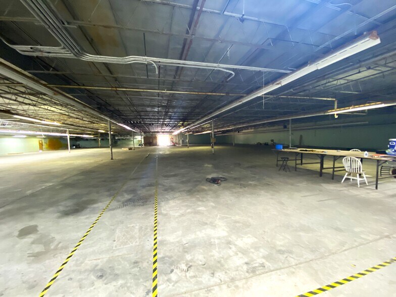 More Photos Of 1212 F.R. Huff Dr, St Matthews Manufacturing For Lease