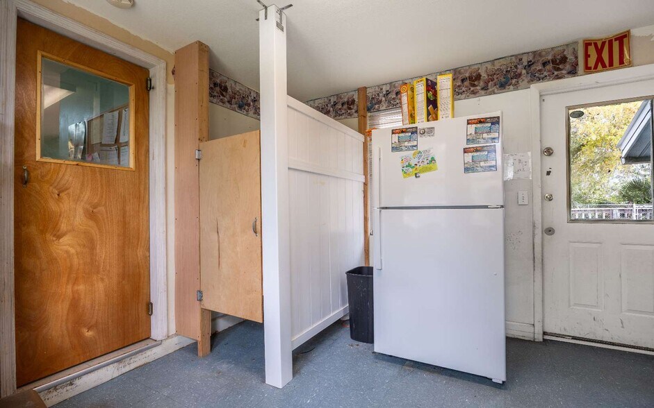 More Photos Of 311 NE Crawford St, Mayo Office For Sale