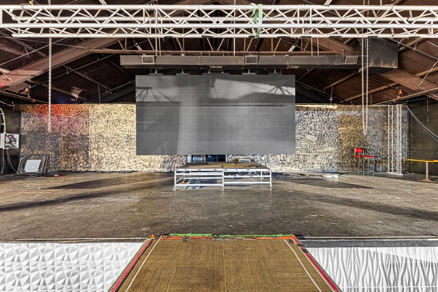 More Photos Of 13087 Hwy 271 N, Tyler Bar For Sale