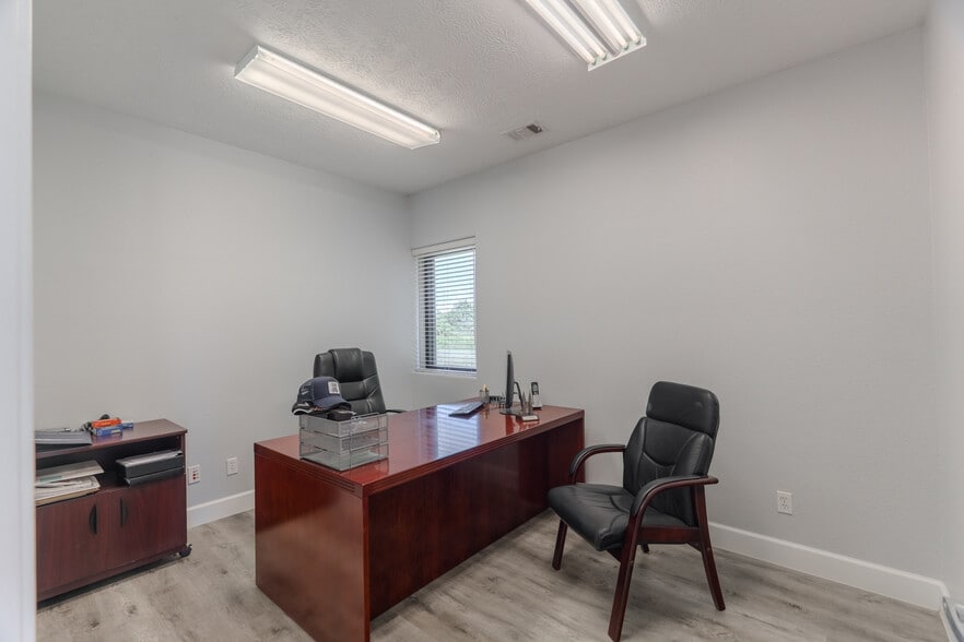 More Photos Of 8601 Fawn Trl, Conroe Warehouse For Sale