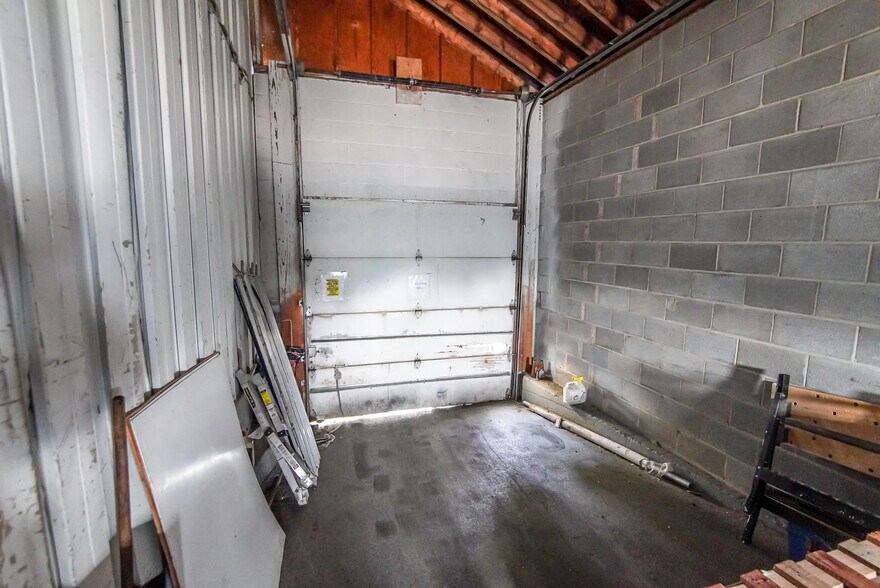 More Photos Of 960 French Rd, Cheektowaga Light Distribution For Sale