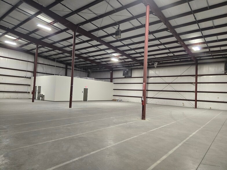 More Photos Of 7660 Gainesville Ave, Jacksonville Warehouse For Lease