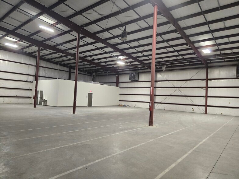 More Photos Of 7660 Gainesville Ave, Jacksonville Warehouse For Sale
