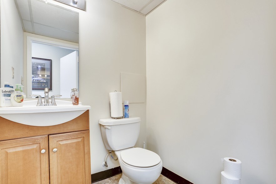 More Photos Of 7231-7243 Hanover Pky, Greenbelt Office For Lease