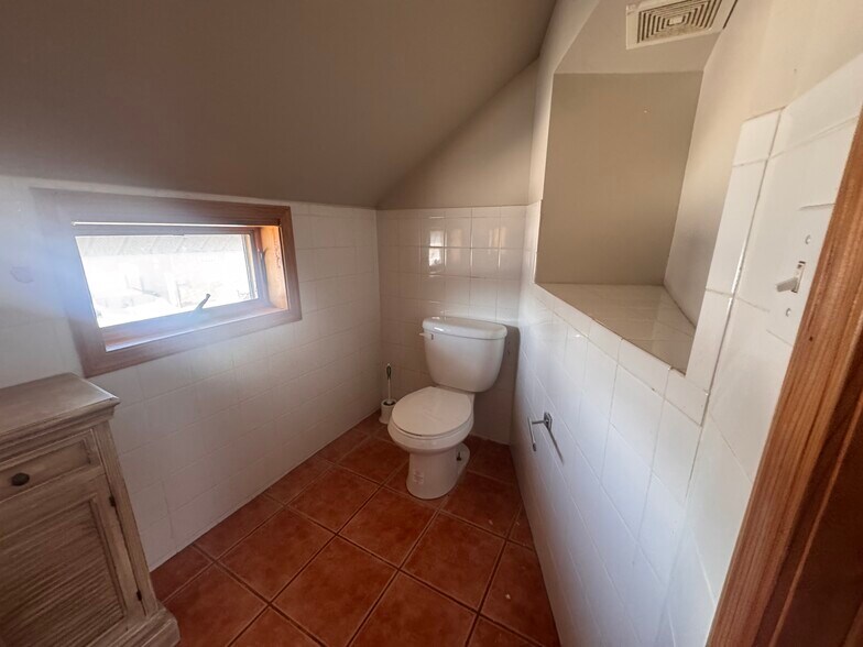 More Photos Of 1705 Columbus Ave, Bay City Restaurant For Sale