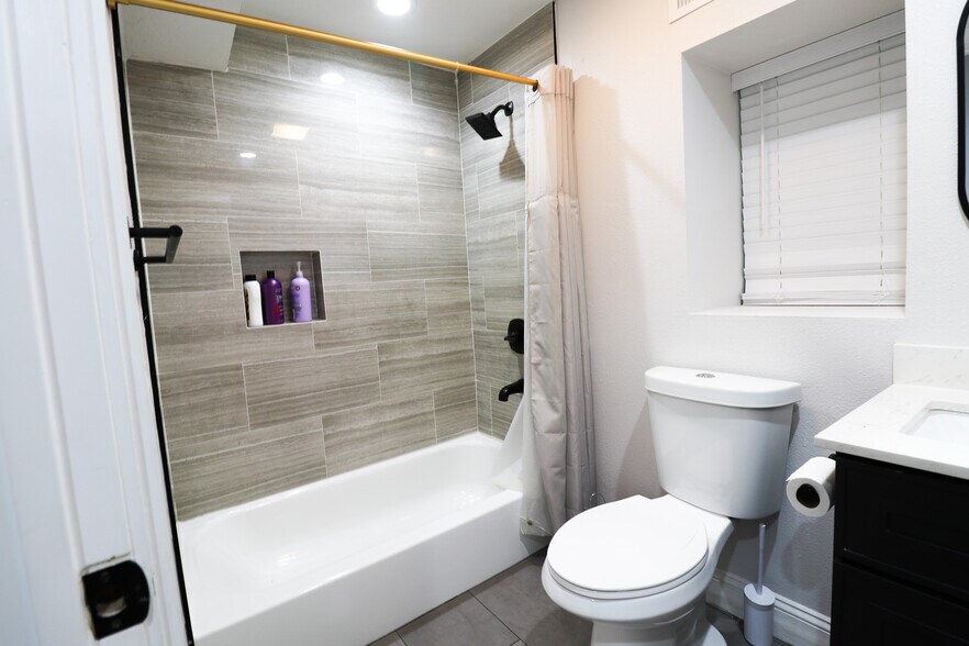 More Photos Of 875 Wood St, Oakland Apartments For Sale
