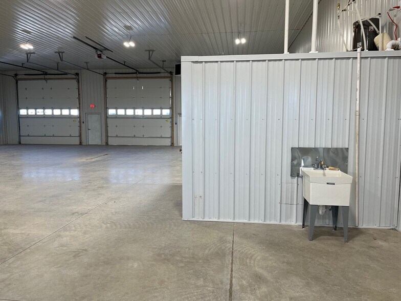More Photos Of 414 Americas Way, Box Elder Warehouse For Lease