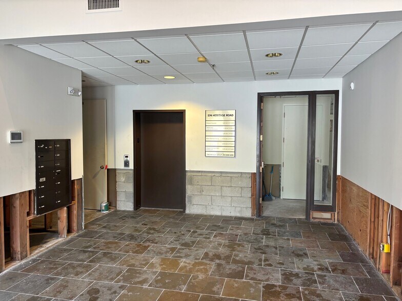 More Photos Of 574 Heritage Rd, Southbury Office For Lease