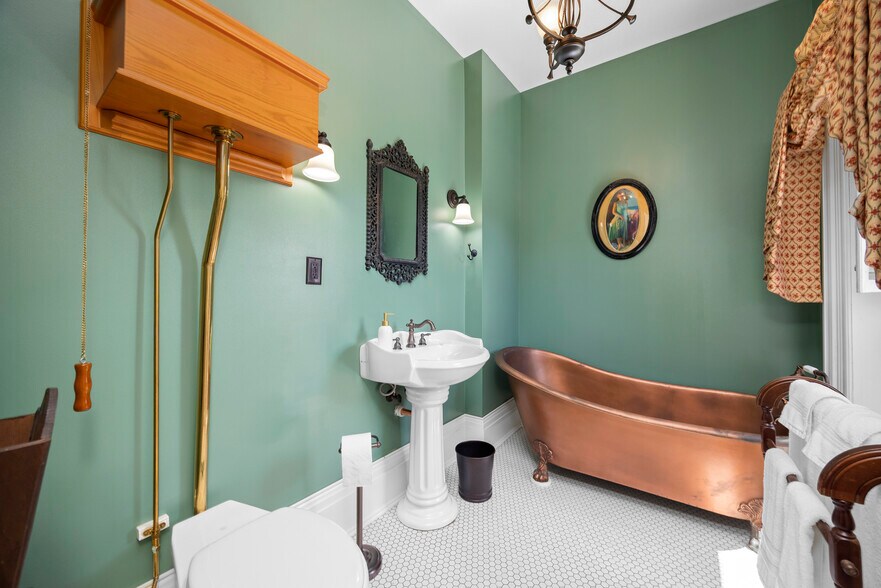More Photos Of 403 E Adams St, Sandusky Hospitality For Sale