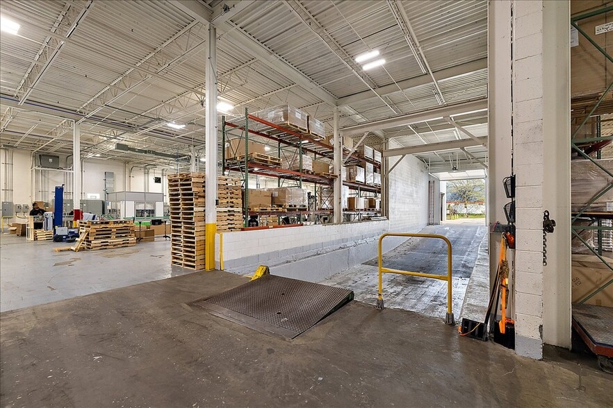 More Photos Of 30759 Edison Dr, Roseville Warehouse For Sale
