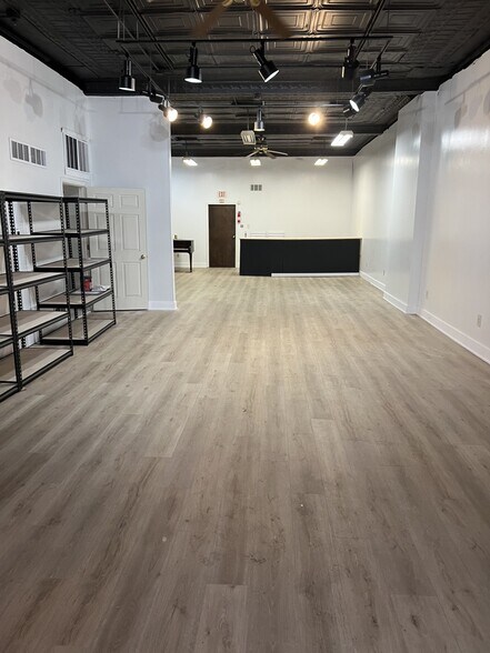 More Photos Of 924 4th Ave, Coraopolis Storefront Retail Residential For Lease