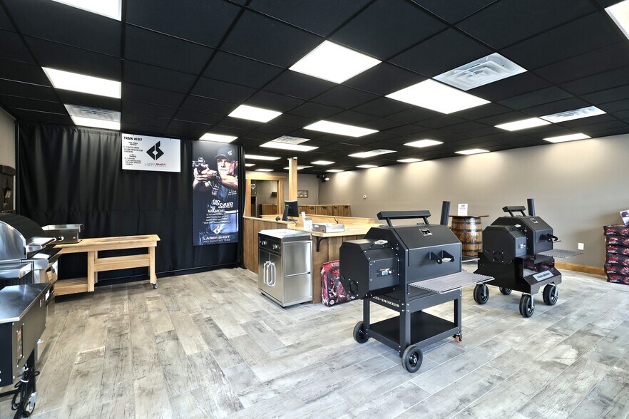 More Photos Of 550 S Main St, Shrewsbury Freestanding For Lease