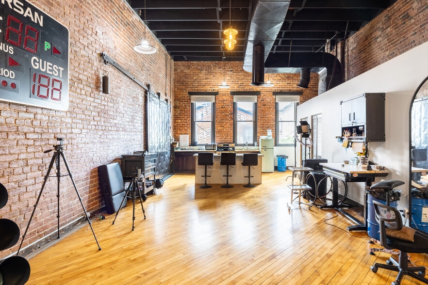 More Photos Of 1814 E Franklin St, Richmond Office Residential For Sale